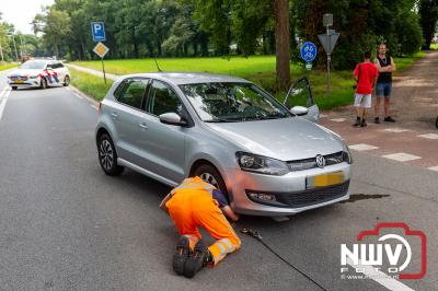 Materiële schade Eperweg N309 na ongeval bakwagen met afslaande auto naar Schouwenburg 't Harde. - © NWVFoto.nl